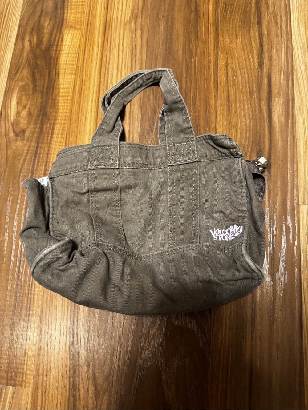 🚨 OOAK VINTAGE Gorgeous Volcom Stone Olive Green Pocket purse with Pink Logo